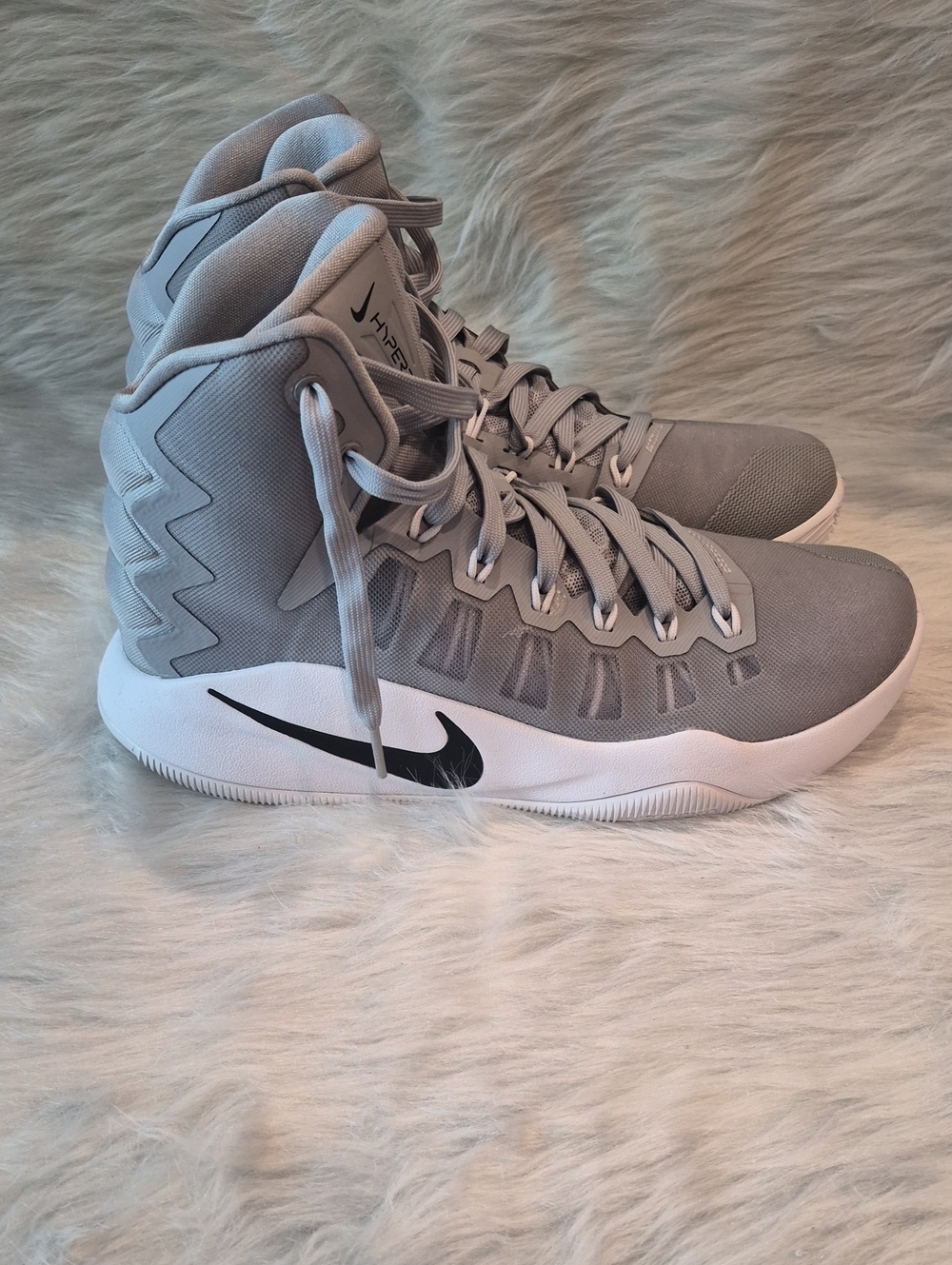 Nike Hyperdunk Mid basketball Shoes  SZ 9 (Women's Size 9/Men's Size 7.5)